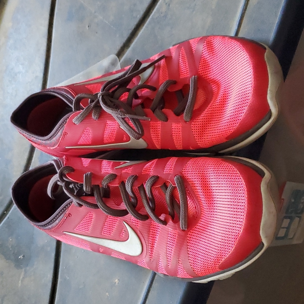 Nike Flex Supreme Trainer 3 size 9 hot pink
